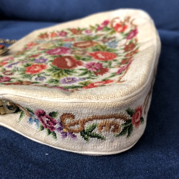 Vintage 50’s Petit Point Floral Needlepoint Purse with Jeweled Clasp & Chain - Picture 8 of 15